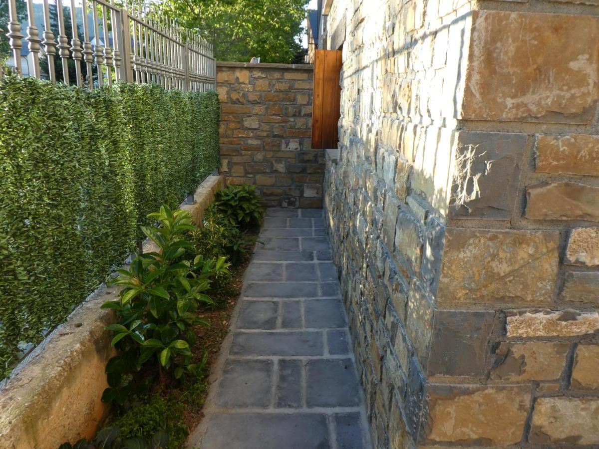 Casa Con Jardin Frente Ciudadela * Jaca