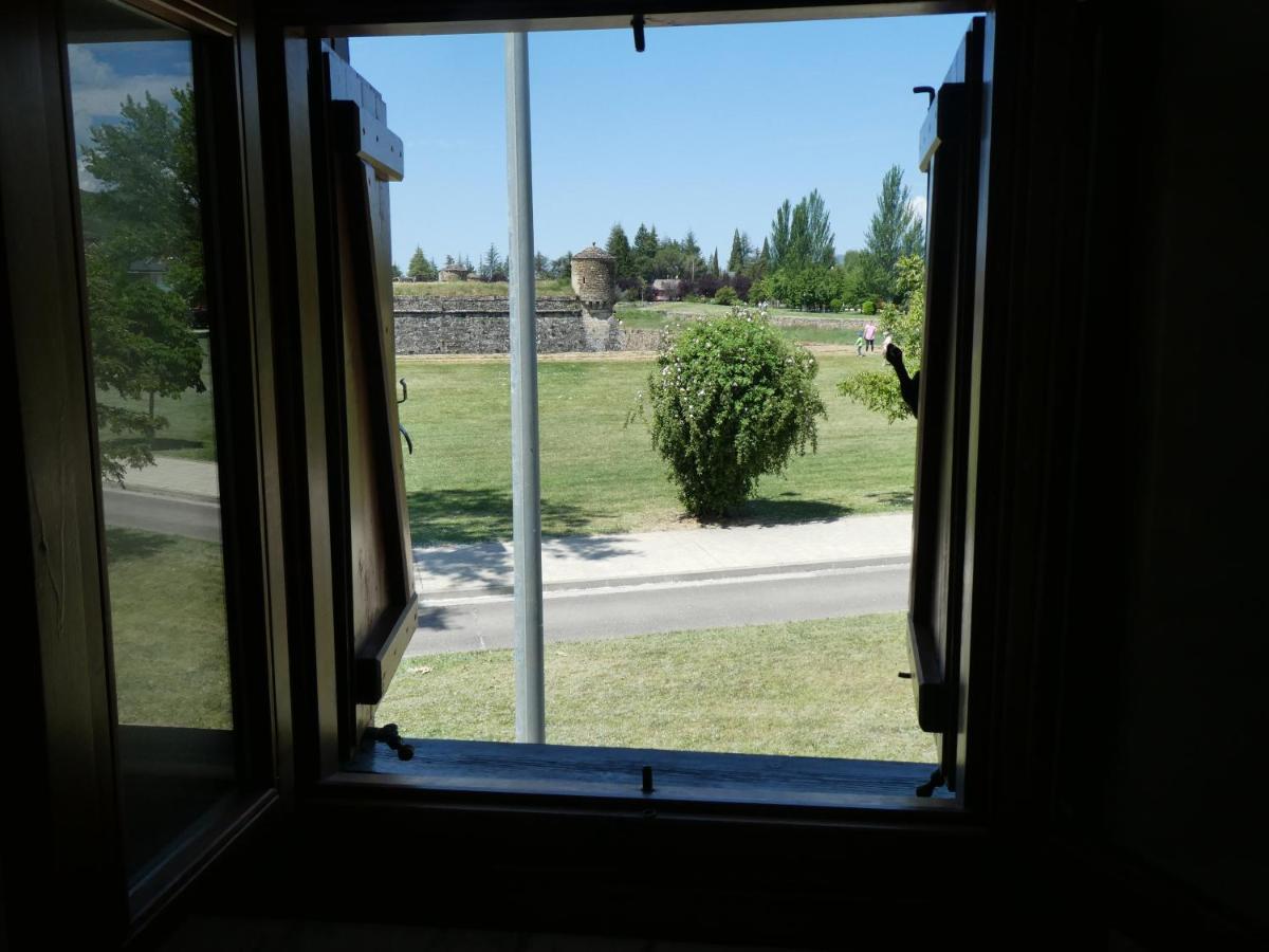 Casa Con Jardin Frente Ciudadela *