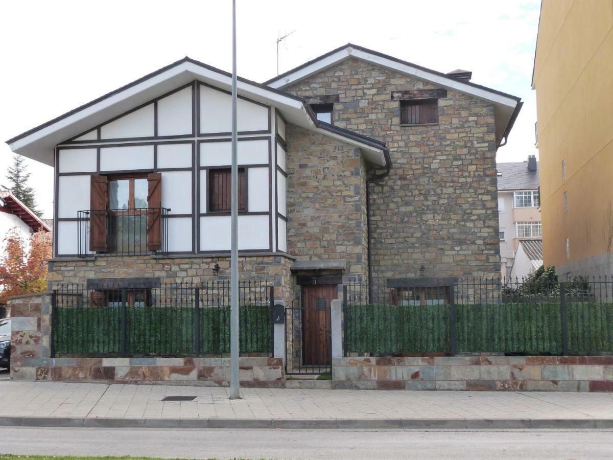 Casa Con Jardin Frente Ciudadela Jaca